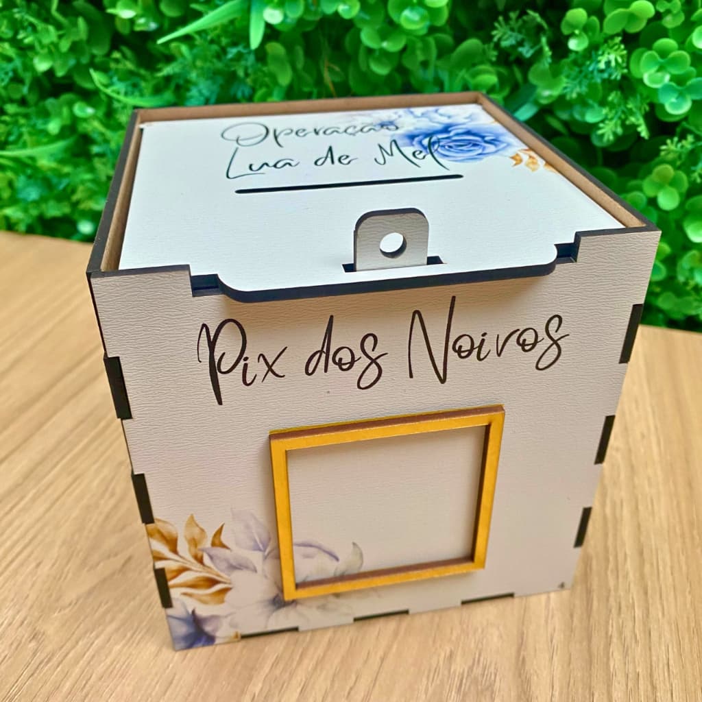 Caixa Pix para Casamento em MDF Branco 13x13cm com Flores Azuis - Corte da gravata