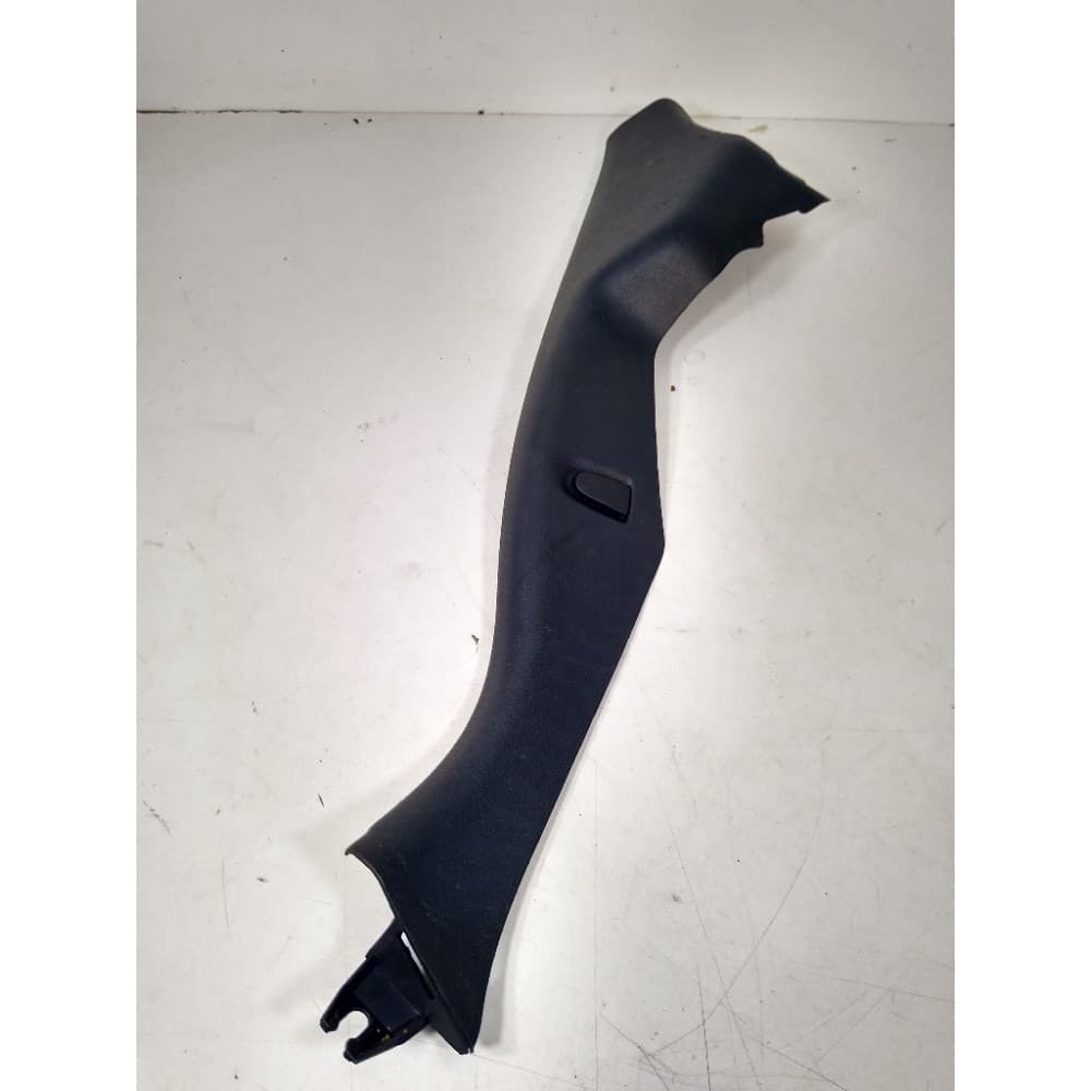 Acabamento Lateral Traseiro Esquerdo Vw Polo Sedan 2012